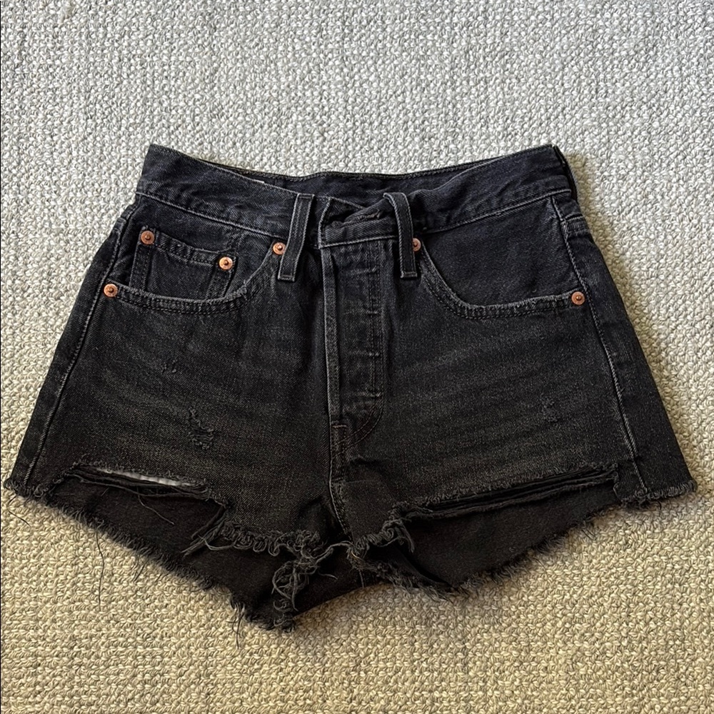 Women’s Black Levi’s 501 shorts